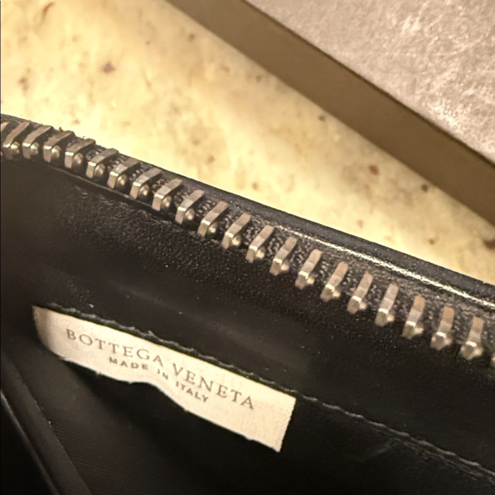 Bottega Veneta Black Woven Wallet - Picture 11 of 11